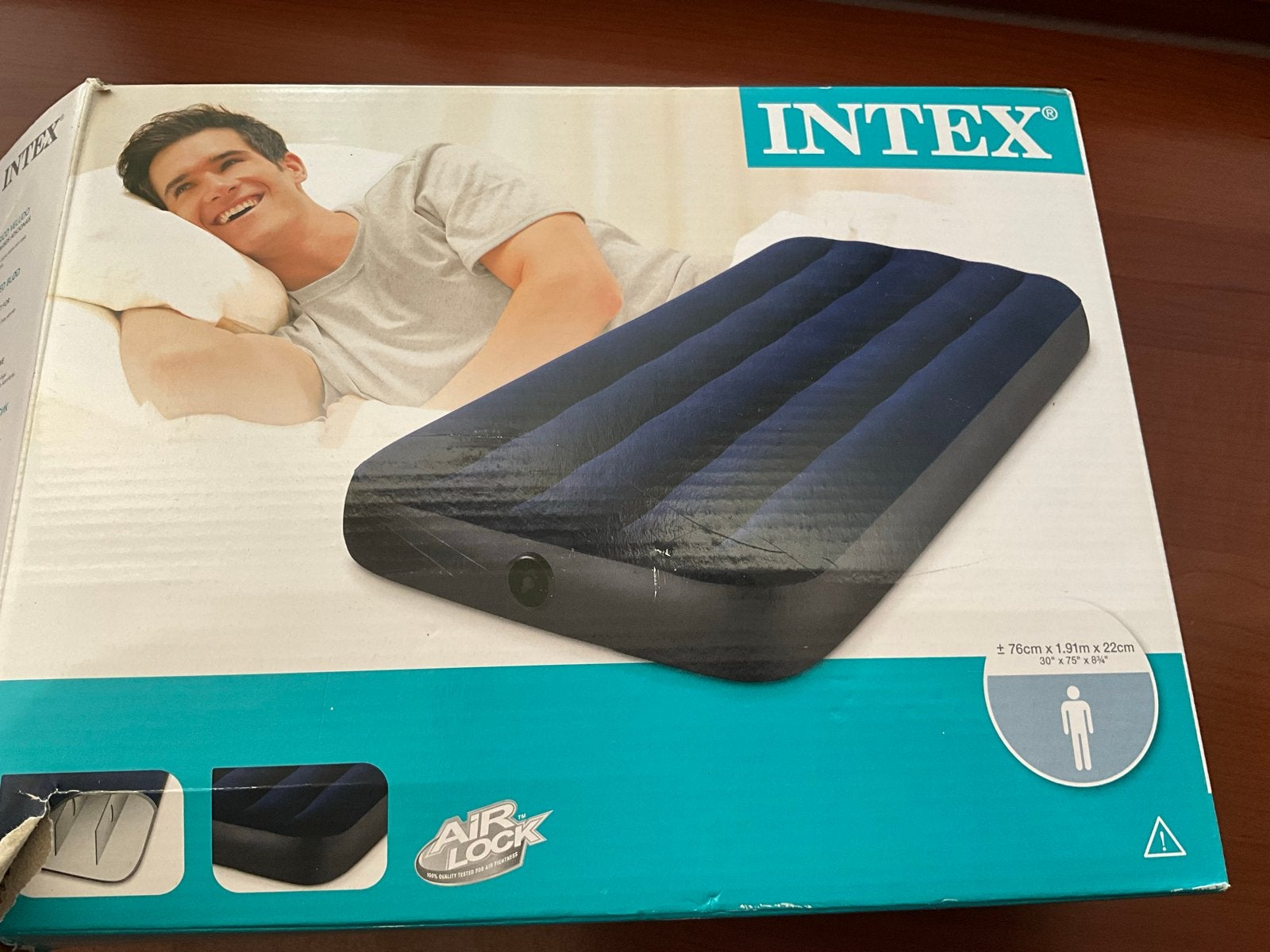 Intex Luchtbed met Froyak Elektrische Luchtpomp, Caravans en Kamperen, Ophalen of Verzenden, Zo goed als nieuw, Elektrisch