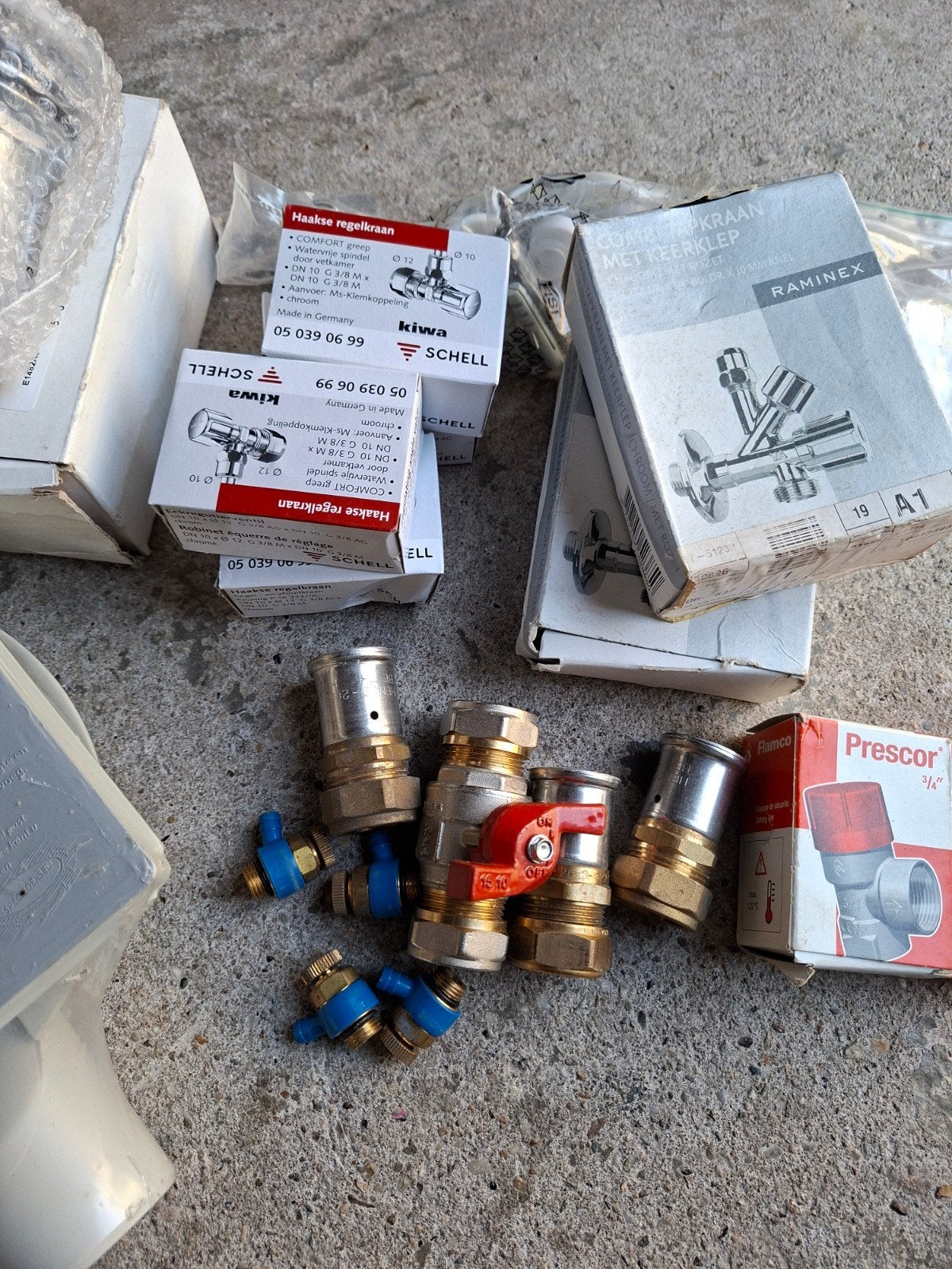 Diverse nieuwe sanitair onderdelen en kranen, Ophalen of Verzenden, Nieuw, Chroom, Kraan