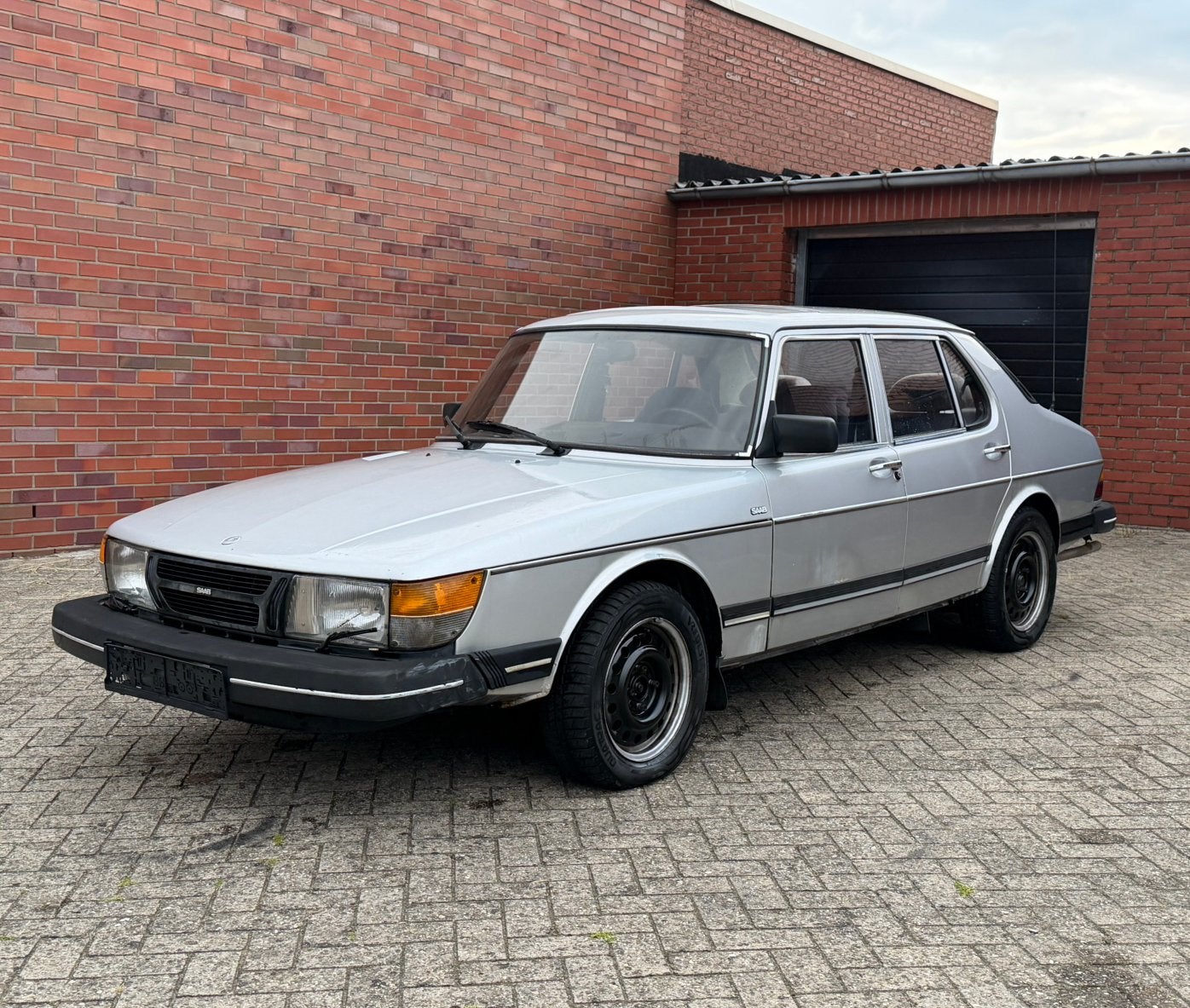 Saab 900i Krokodil 2.0 Belastingvrij 1985, Auto's, Oldtimers, Stof, Bedrijf, Handgeschakeld, Blauw