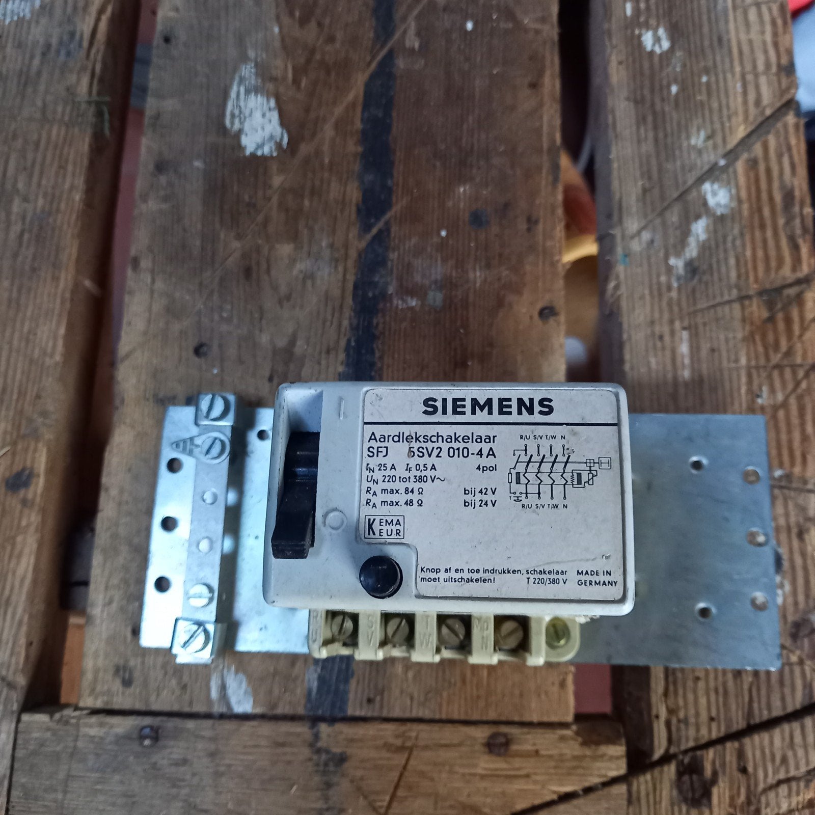 Diverse Aardlekschakelaars en Installatieautomaten, Ophalen of Verzenden, Gebruikt, Siemens, Aardlekschakelaar