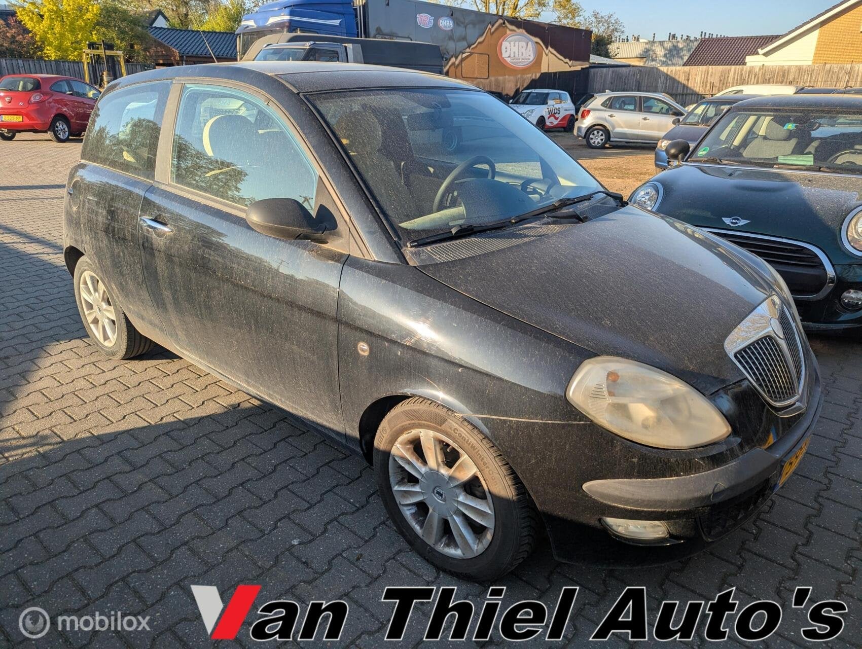 Lancia Ypsilon 1.4-16V Platino, Voorwielaandrijving, 15 km/l, 400 kg, Zwart