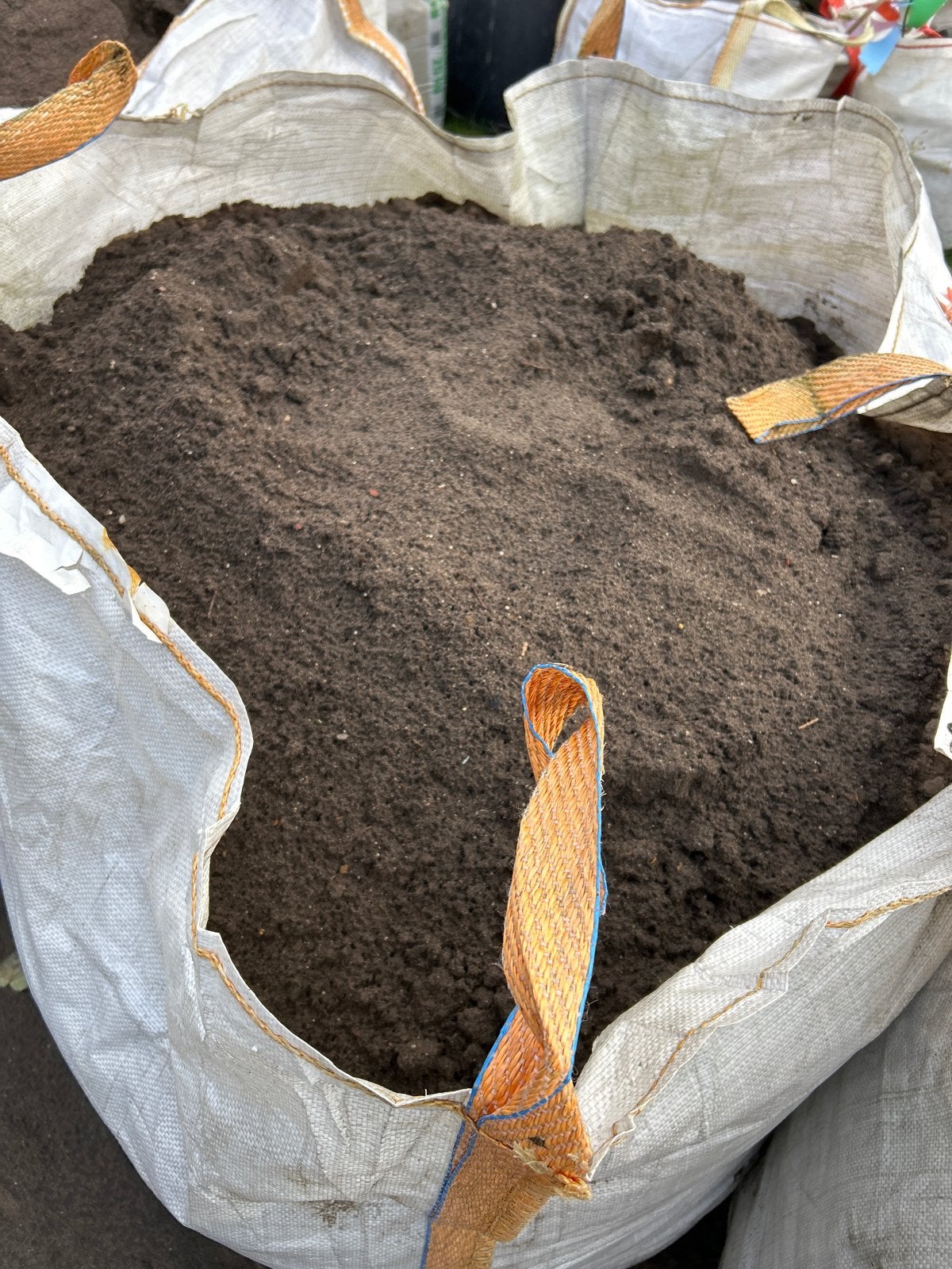 Zwart zand gratis af te halen in Hengelo, Ophalen, Gebruikt, Ophoogzand