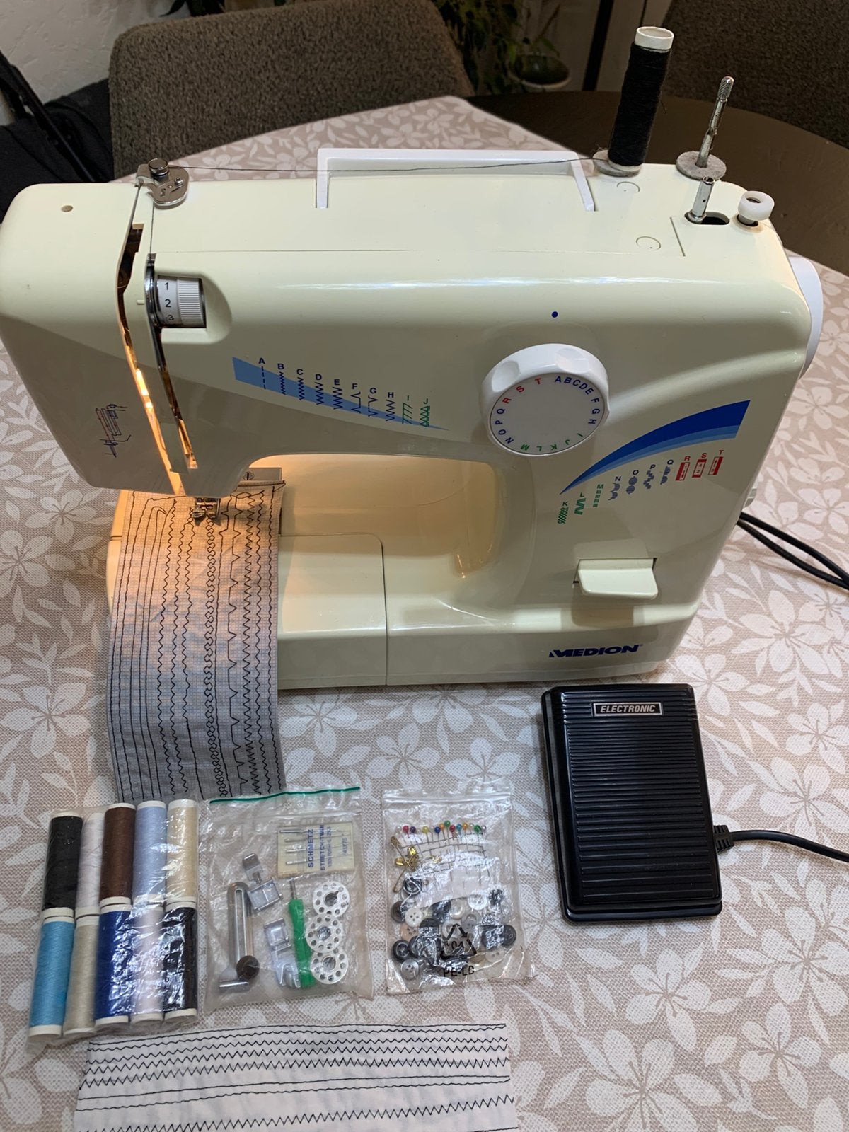 Naaimachine. MEDION.  MD 10964, Ophalen, Zo goed als nieuw, Naaimachine, Overige merken