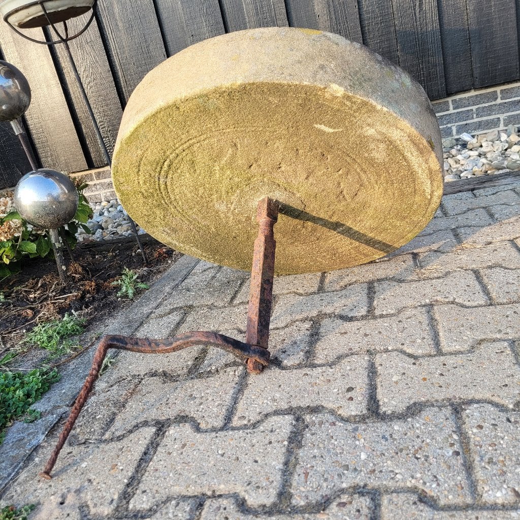 Antieke slijpsteen, Ophalen
