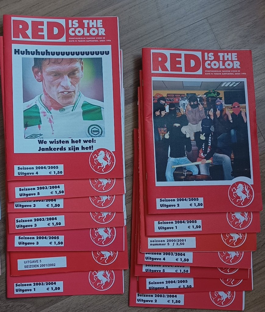 14x FC Twente 'Red is the Color' Vak-P, Ophalen of Verzenden, Zo goed als nieuw, Overige sporten