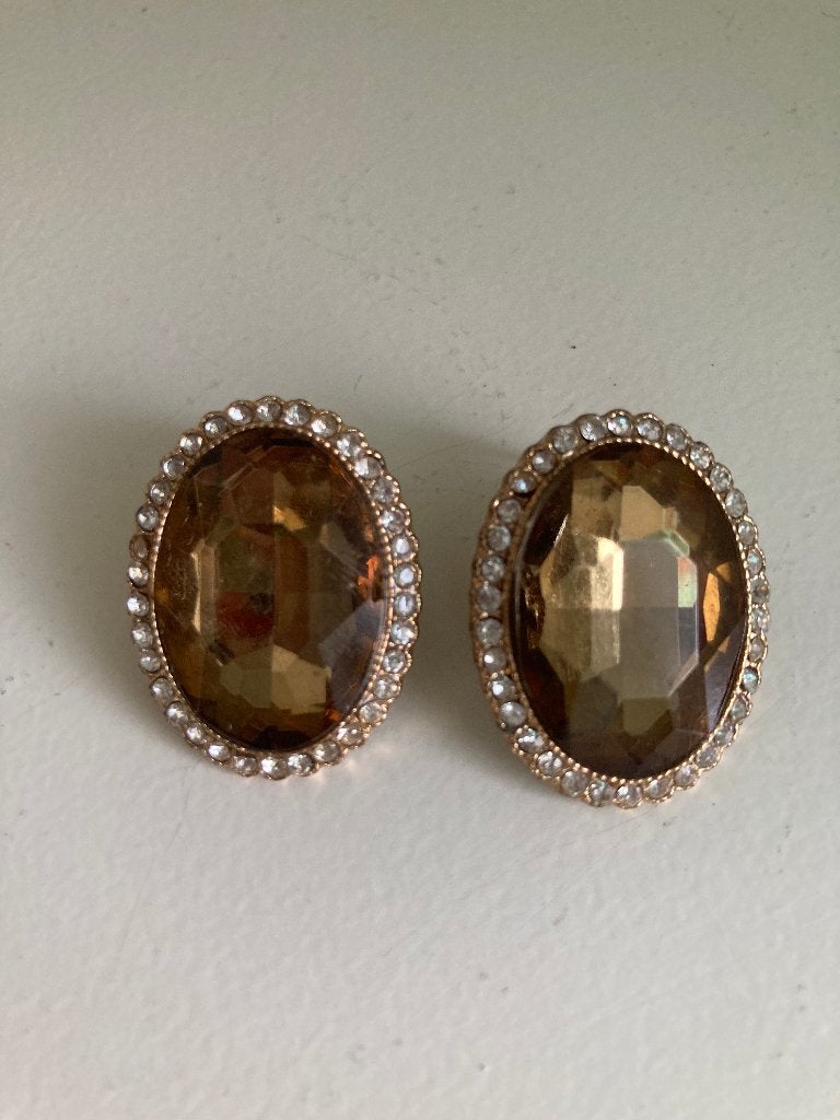 Oorbellen met amberkleurige steen, Overige materialen, Gebruikt, Ophalen of Verzenden, Knopjes of Stekers