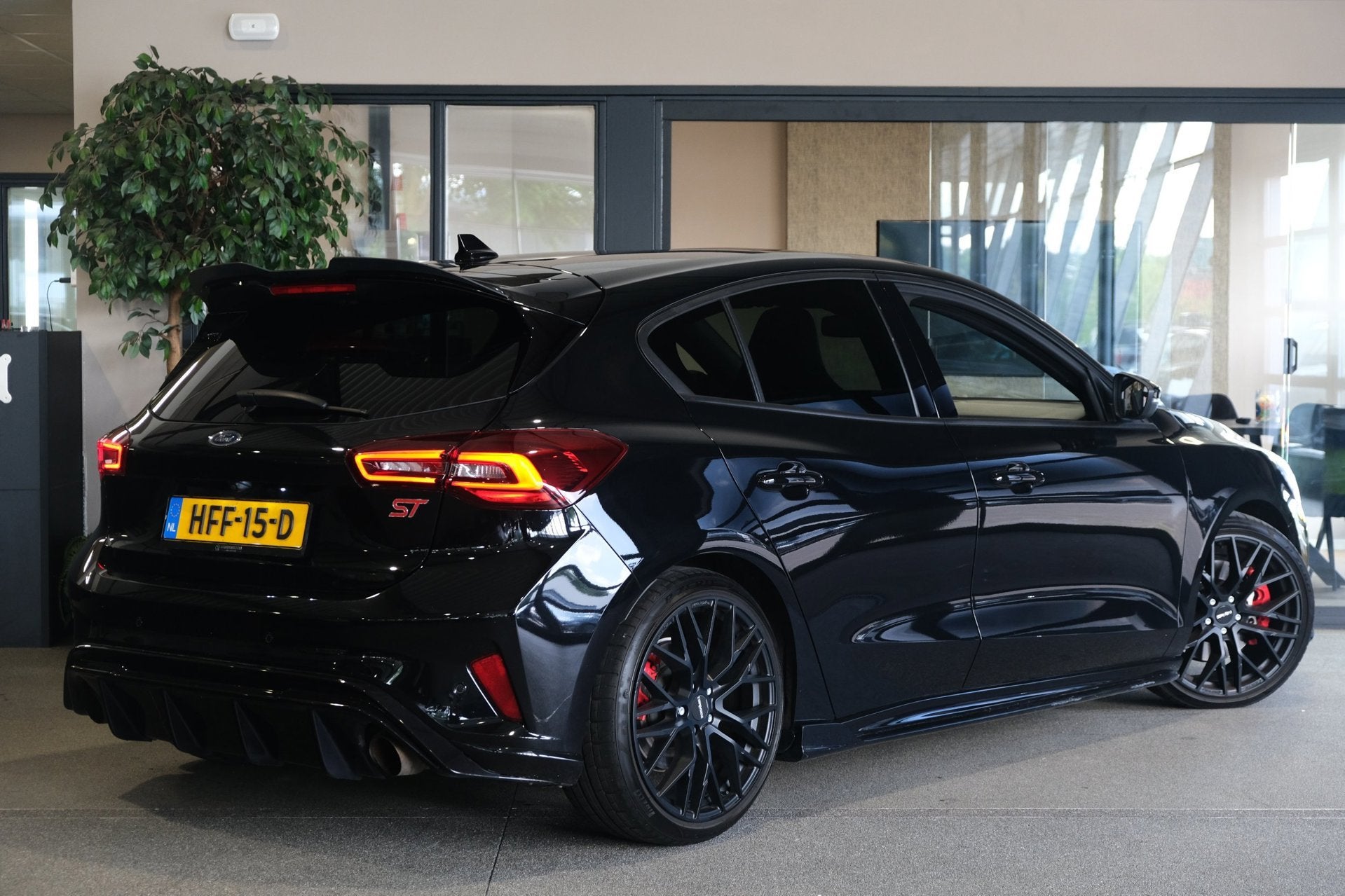 Ford Focus 2.3 EcoBoost ST-X 280PK Navi ACC PDC Cam B&O Reca, Gebruikt, 4 cilinders, Bedrijf, Handgeschakeld
