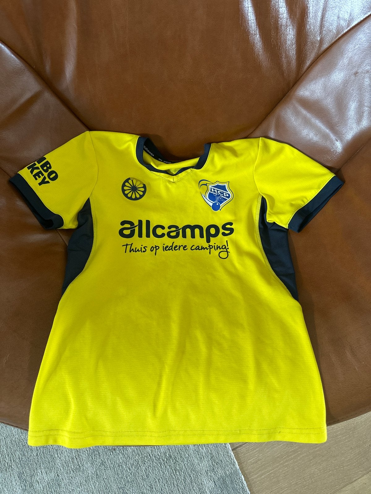 HCS Hockey shirt maat M (140) 2x, Maat 38/40 (M), Geel, Overige typen, Ophalen of Verzenden