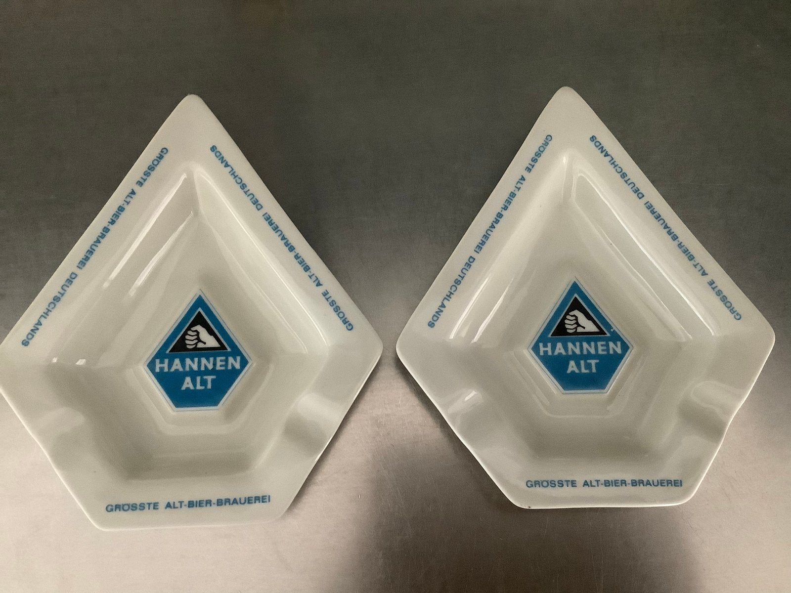 2x HANNEN ALT Asbakken - Grote Alt-Bier-Brauerei, Verzenden, Zo goed als nieuw, Asbak