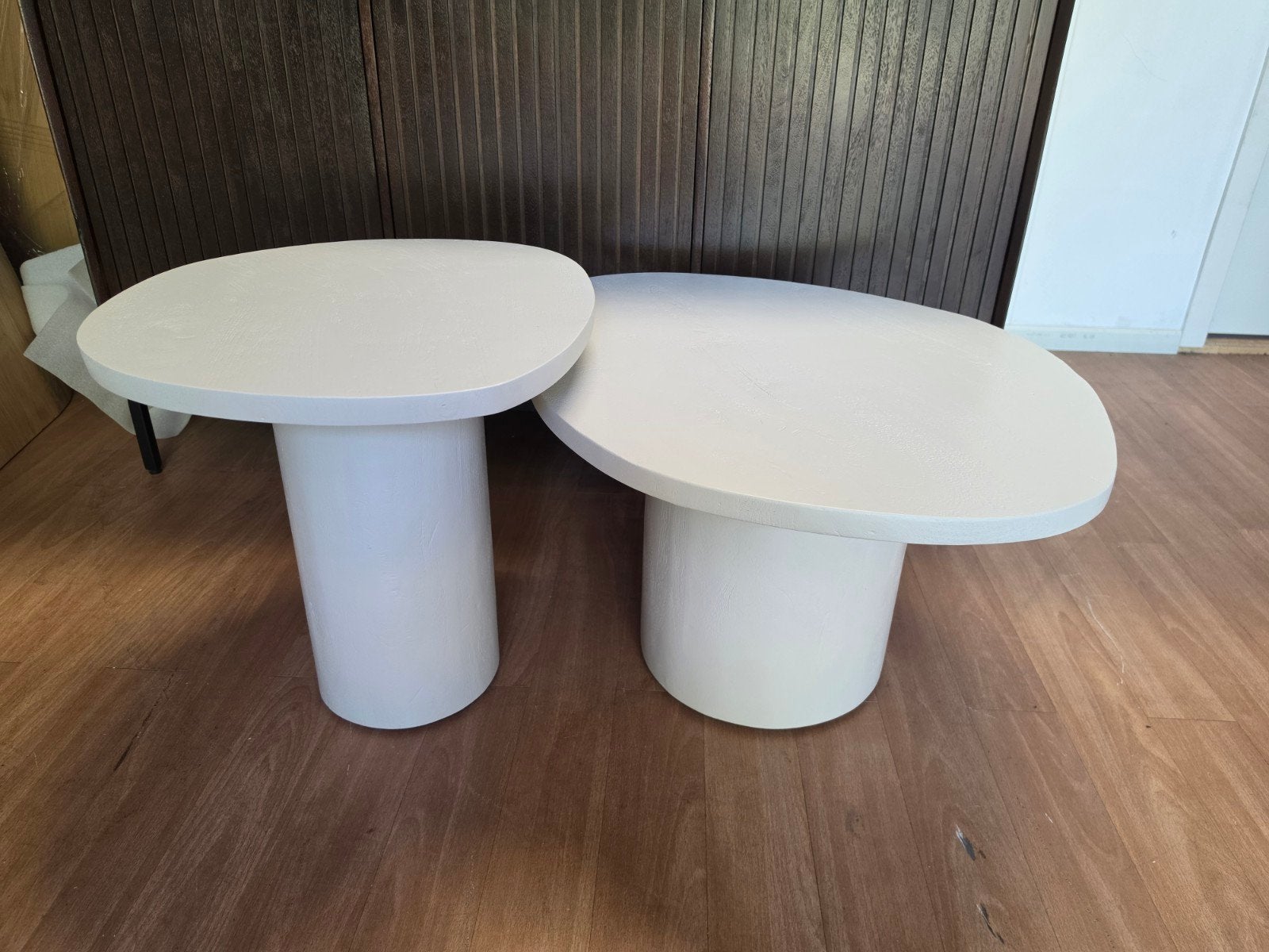 Salontafel set Mirre sand - 2 organische tafels, Huis en Inrichting, Tafels | Salontafels, Rond, Zo goed als nieuw, Meubel Outlet Meppel
