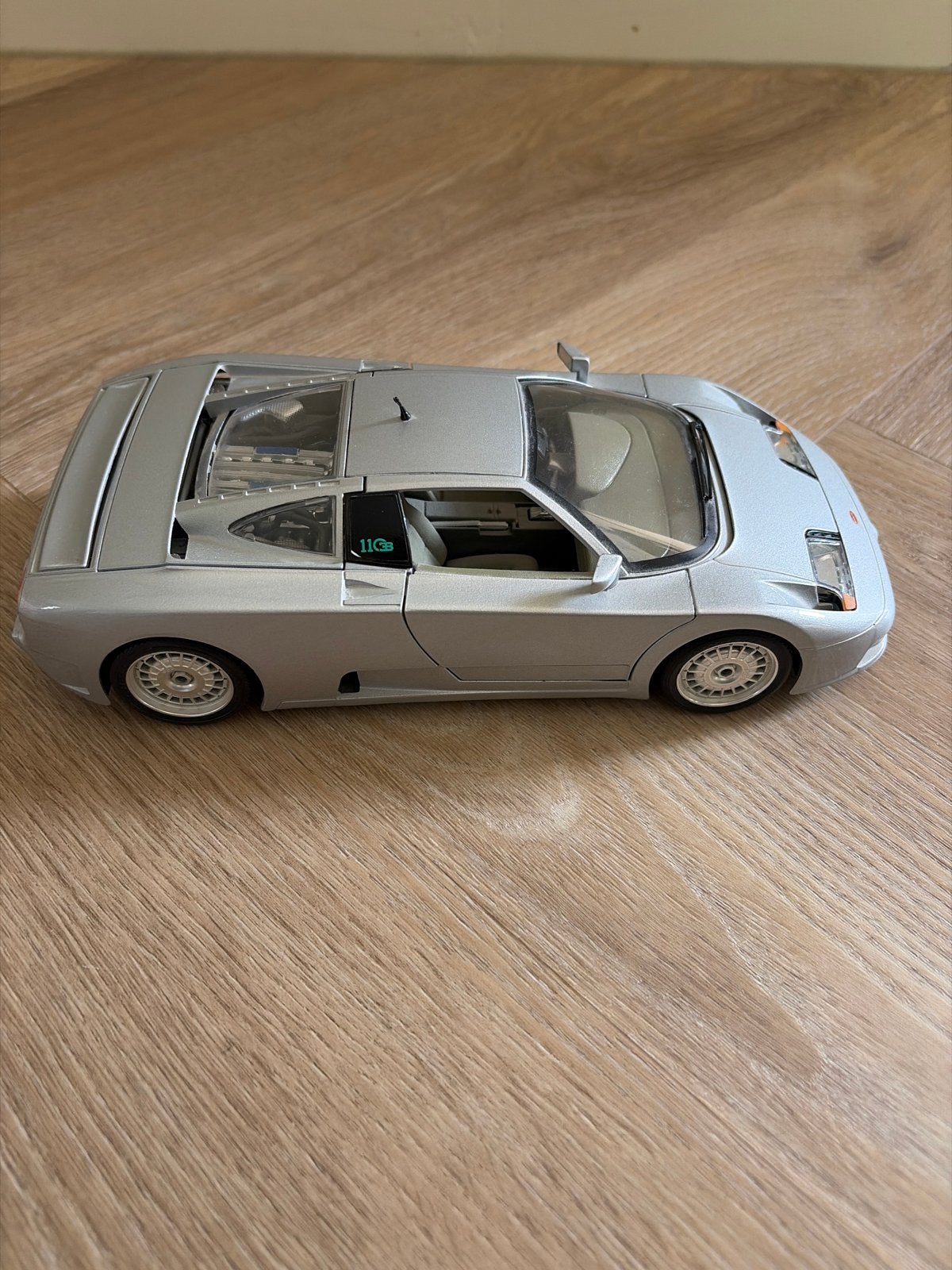 Burago Bugatti EB 110 1:18 modelauto zilver, Hobby en Vrije tijd, Modelauto's | 1:18, Ophalen of Verzenden, Zo goed als nieuw