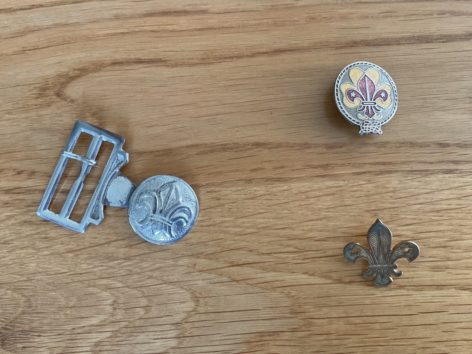 Riem gesp, lelie en voor baret scouting steker, Ophalen of Verzenden, Zo goed als nieuw, Kleding