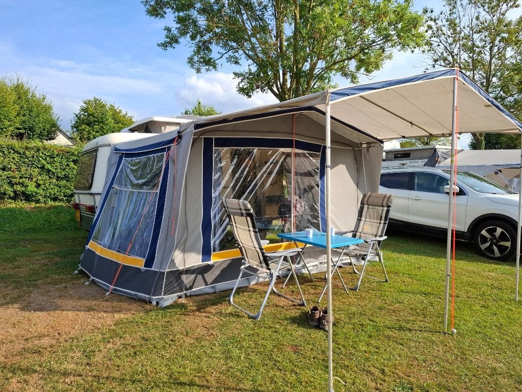 Te koop Eriba triton, 608kg, Caravans en Kamperen, Caravans, Standaardzit, Particulier, 4 tot 5 meter, 500 - 750 kg