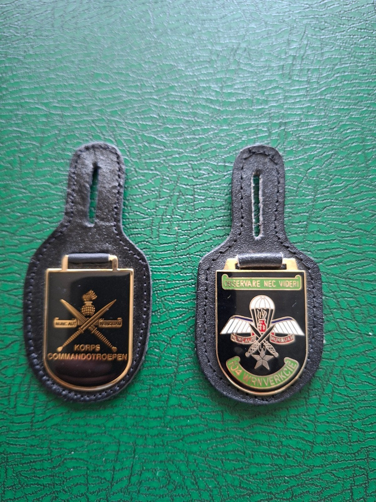 2x borstzakhangers Korps Commando Troepen/ KCT, Verzamelen, Militaria | Algemeen, Ophalen of Verzenden, Landmacht, Nederland