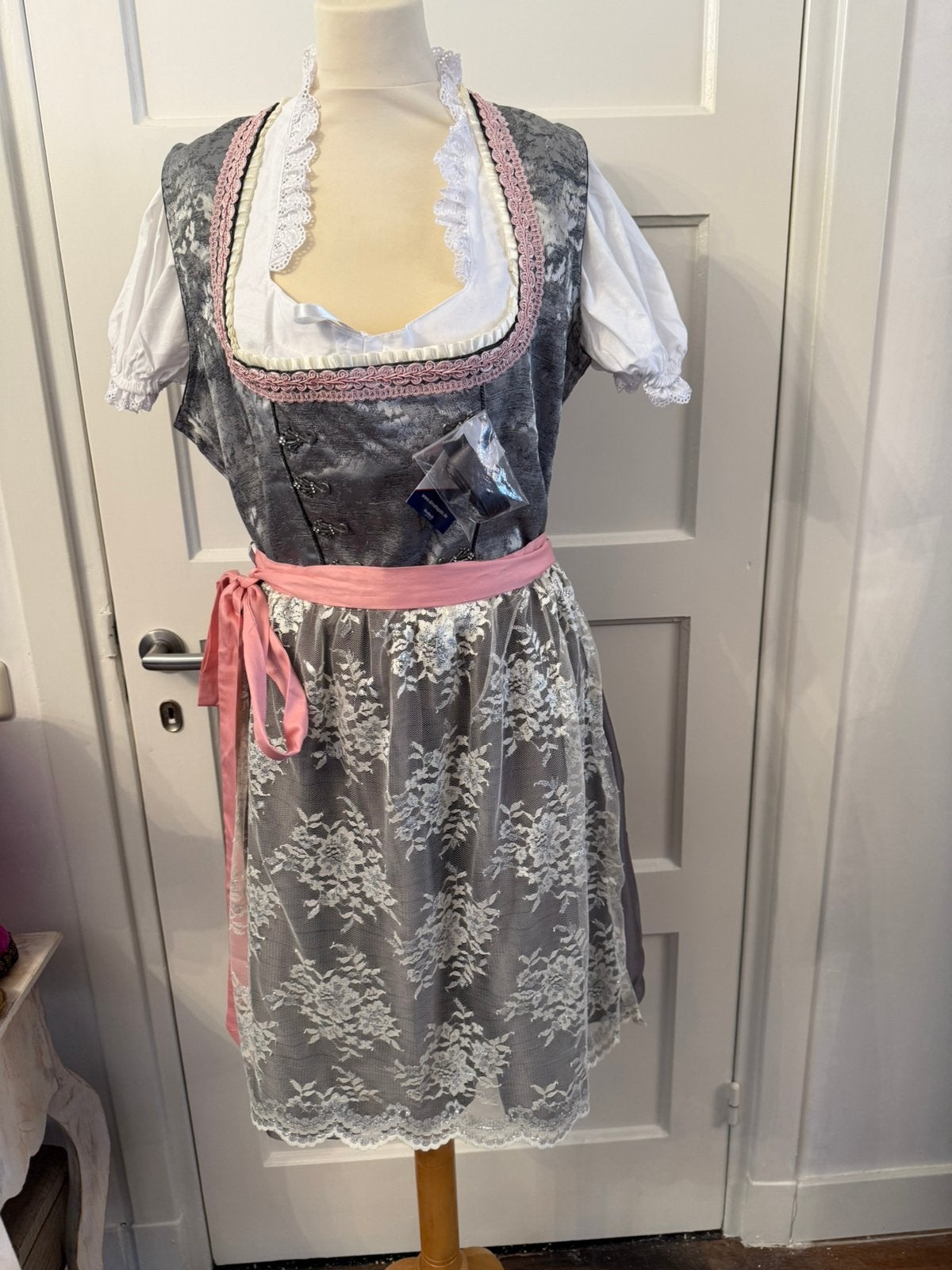 Tiroler dirndl maat 46 met short, Ophalen of Verzenden, Zo goed als nieuw, Maat 46/48 (XL) of groter, Overige thema's