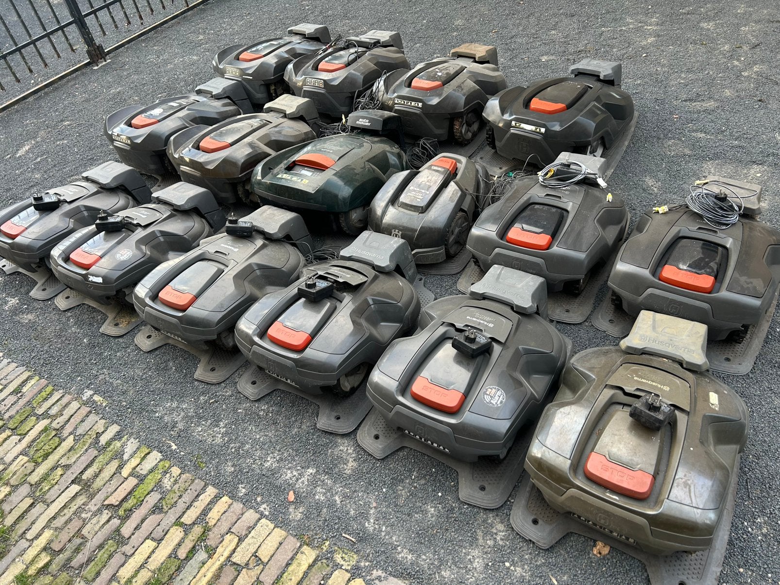 Grote partij husqvarna robotmaaiers en onderdelen !!!, Ophalen, Gebruikt