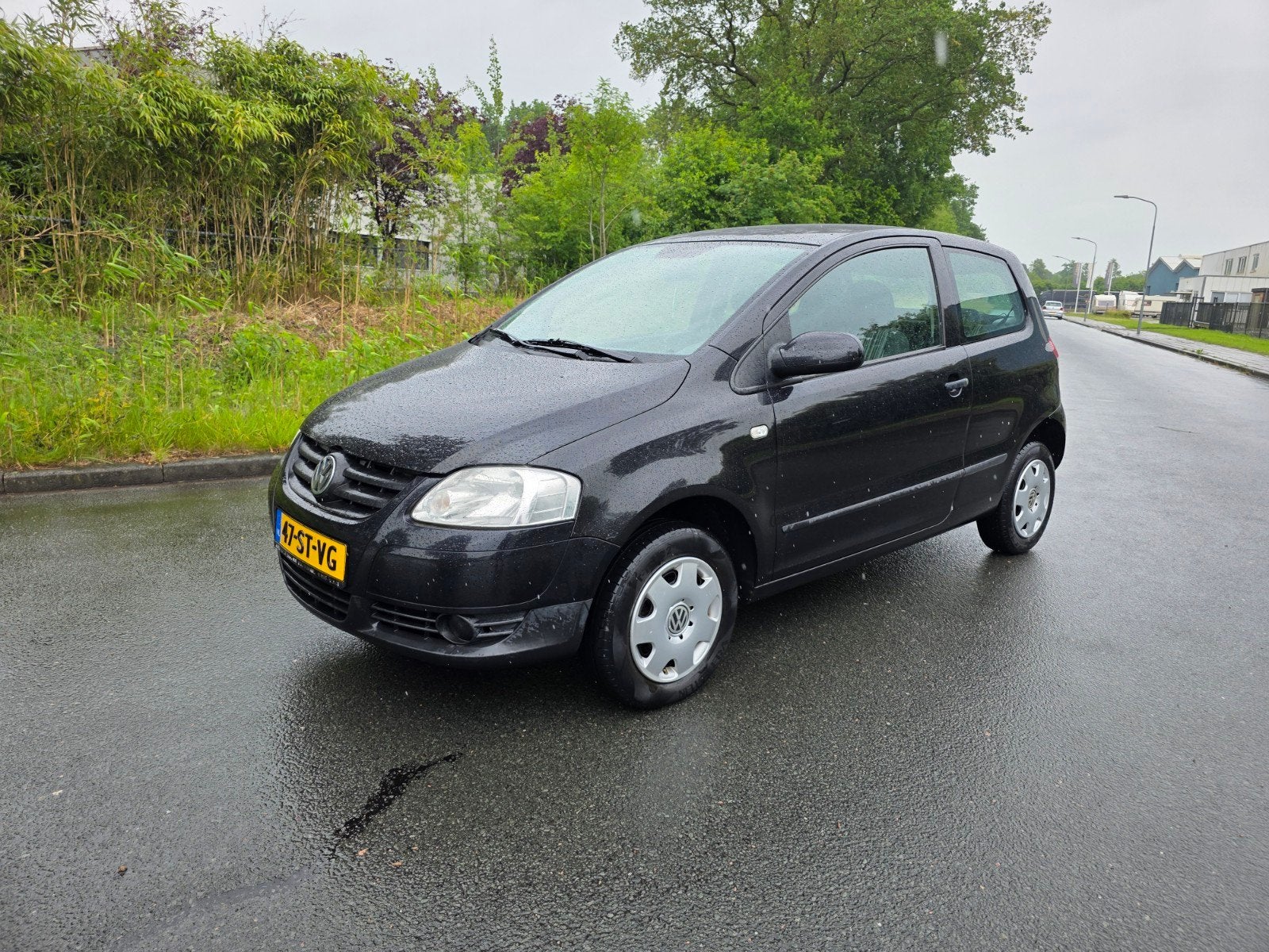Volkswagen Fox 1.2 40KW 2006 Zwart Nieuwe Apk, Auto's, Volkswagen, Voorwielaandrijving, 969 kg, 4 stoelen, 1198 cc