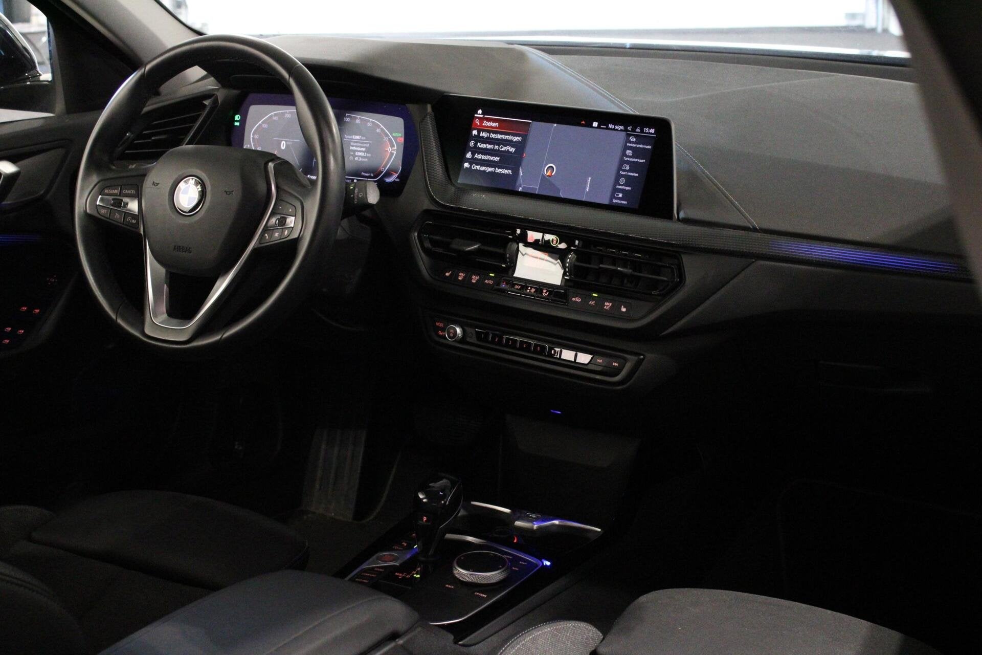 BMW 1-serie 120i Sport Line | PDC | Stoelverwarming | Apple, Auto's, 1998 cc, Gebruikt, Zwart, 4 cilinders