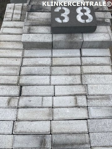 RESTPARTIJ 7m2 wit nieuwe betonklinkers 8cm dik dikformaten., Leverancier onbekend, Verzenden, Klinkers, Nieuw