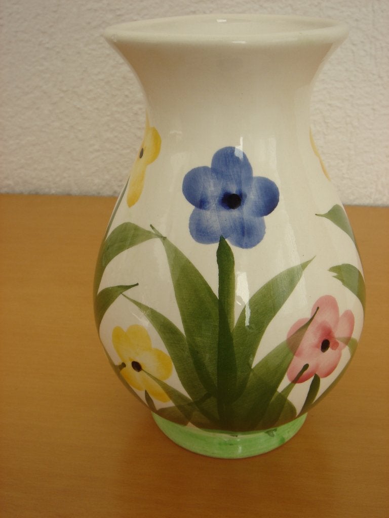 Vaas met bloem motief made in China, Gebruikt, Meerkleurig, Ophalen of Verzenden, 19 cm
