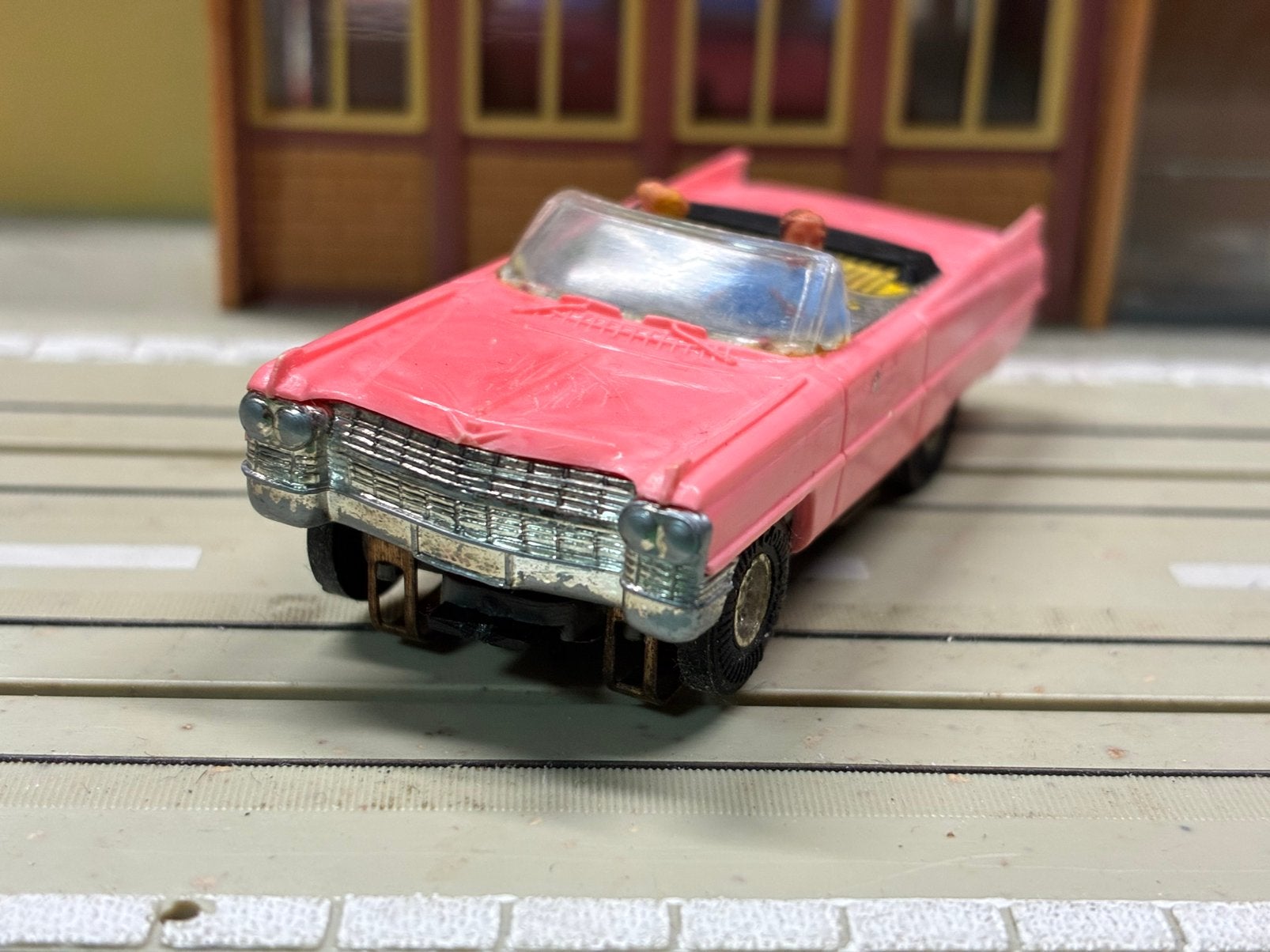 Faller AMS Cadillac cabrio in gemasert roze, blokmoter B4, Ophalen of Verzenden, Zo goed als nieuw, Elektrisch, Overige merken