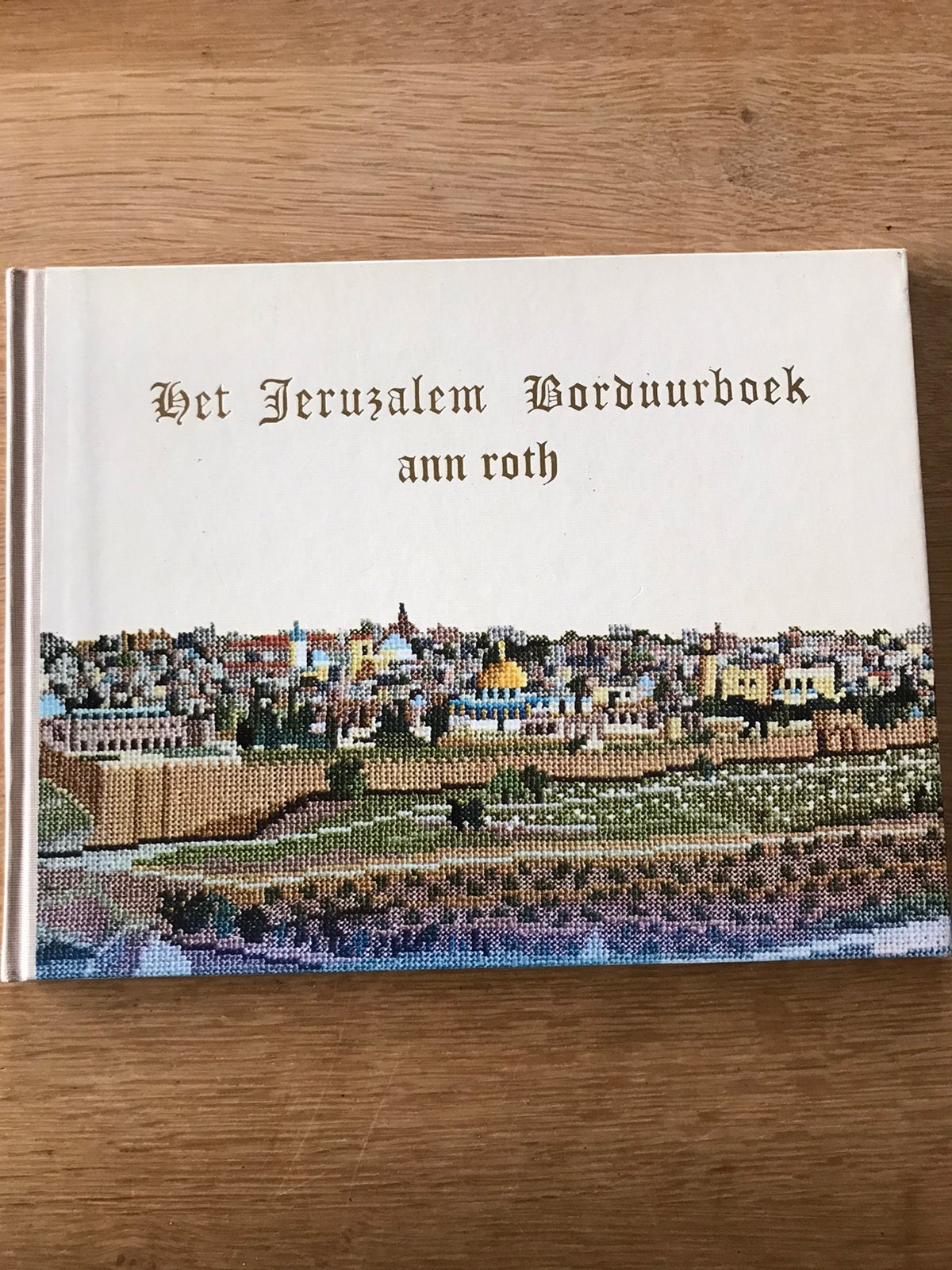Het Jeruzalem Borduurboek - Ann Roth, Ophalen of Verzenden, Zo goed als nieuw