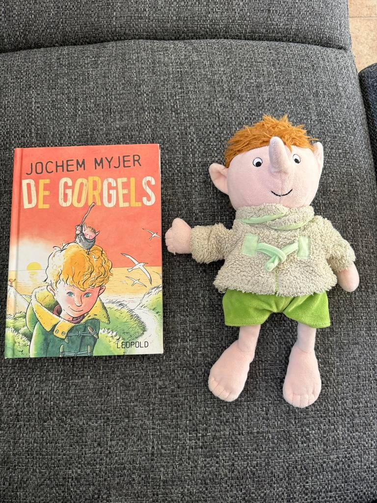 Jochem Myjer - De Gorgels + knuffel Bobba, Boeken, Kinderboeken | Jeugd | onder 10 jaar, Zo goed als nieuw, Fictie algemeen, Ophalen of Verzenden