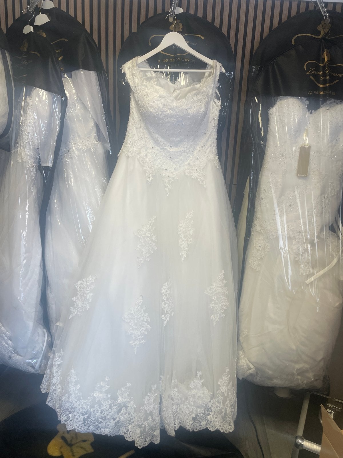 Elegante Trouwjurk met Kant en Strass - Maat 42/44, Ophalen of Verzenden, Zo goed als nieuw, Wit, Trouwjurk