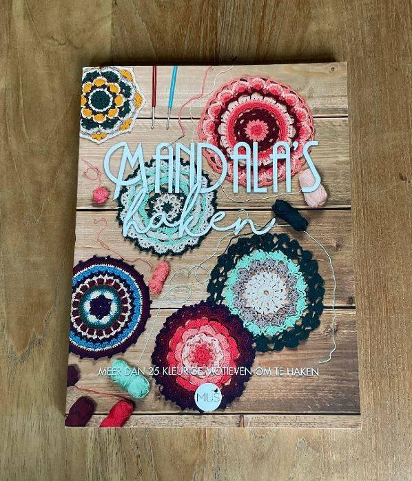Mandala's haken haakboek mandala hobbyboek paperback, Ophalen of Verzenden, Zo goed als nieuw, Haken, Patroon of Boek