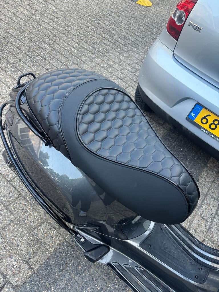 Custom Vespa Sprint Primavera Scooter Mono zadel RS stitch, Ophalen of Verzenden, Zo goed als nieuw, Benzine, Overige modellen