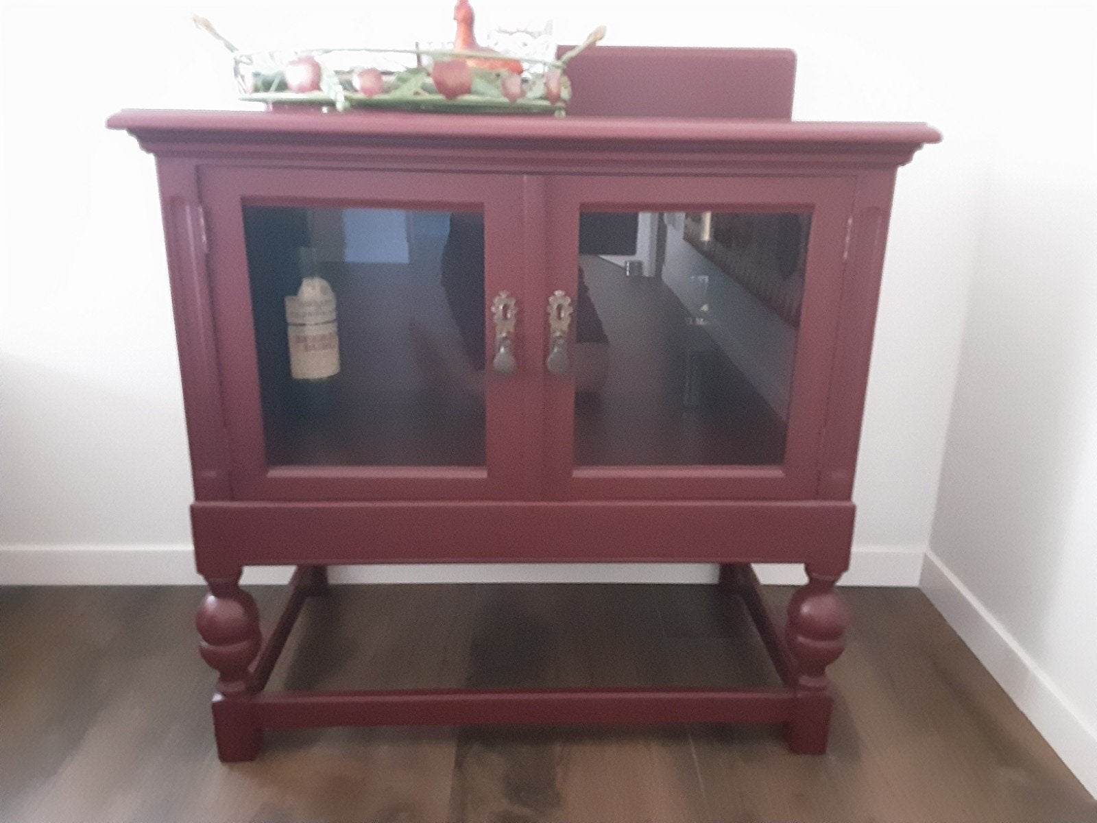 Theekastje/likeur kastje/ Dressoir in bordeauxrood, Ophalen