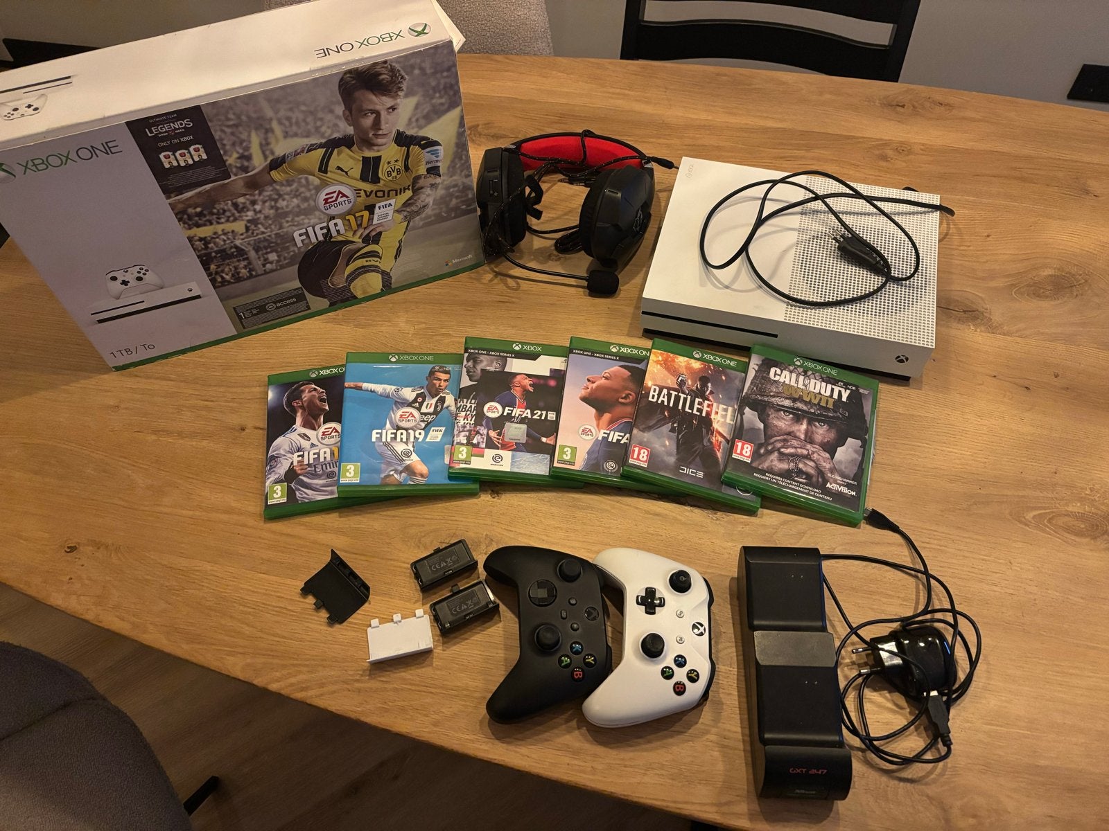 Xbox One S 1TB met 2 controllers en 6 games, Spelcomputers en Games, Ophalen, Met games, Met 2 controllers, Xbox One S
