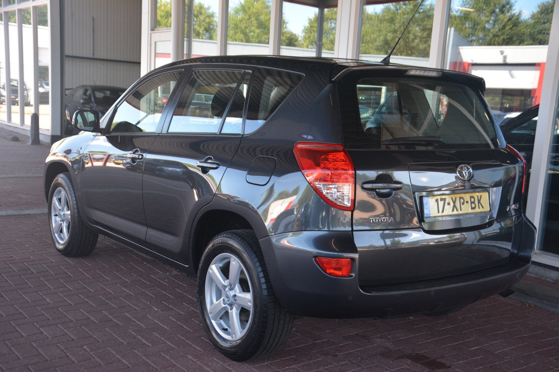 Toyota RAV4 2.2 D4D Linea Sol 1e eigenaar 150899 NAP dealero, Auto's, Gebruikt, Zwart, 2000 kg, Origineel Nederlands