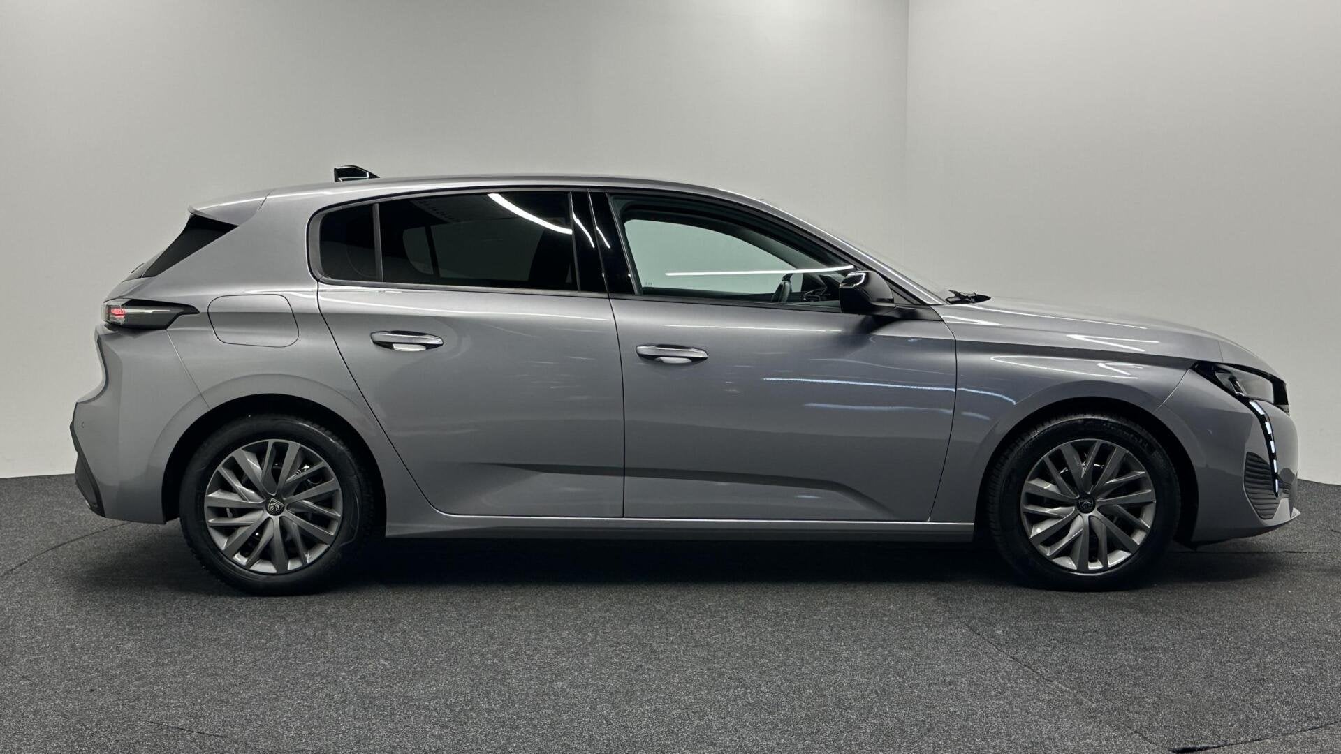 Foto 9 van Peugeot 308 1.2 PureTech Active Pack Business CARPLAY NAVI C