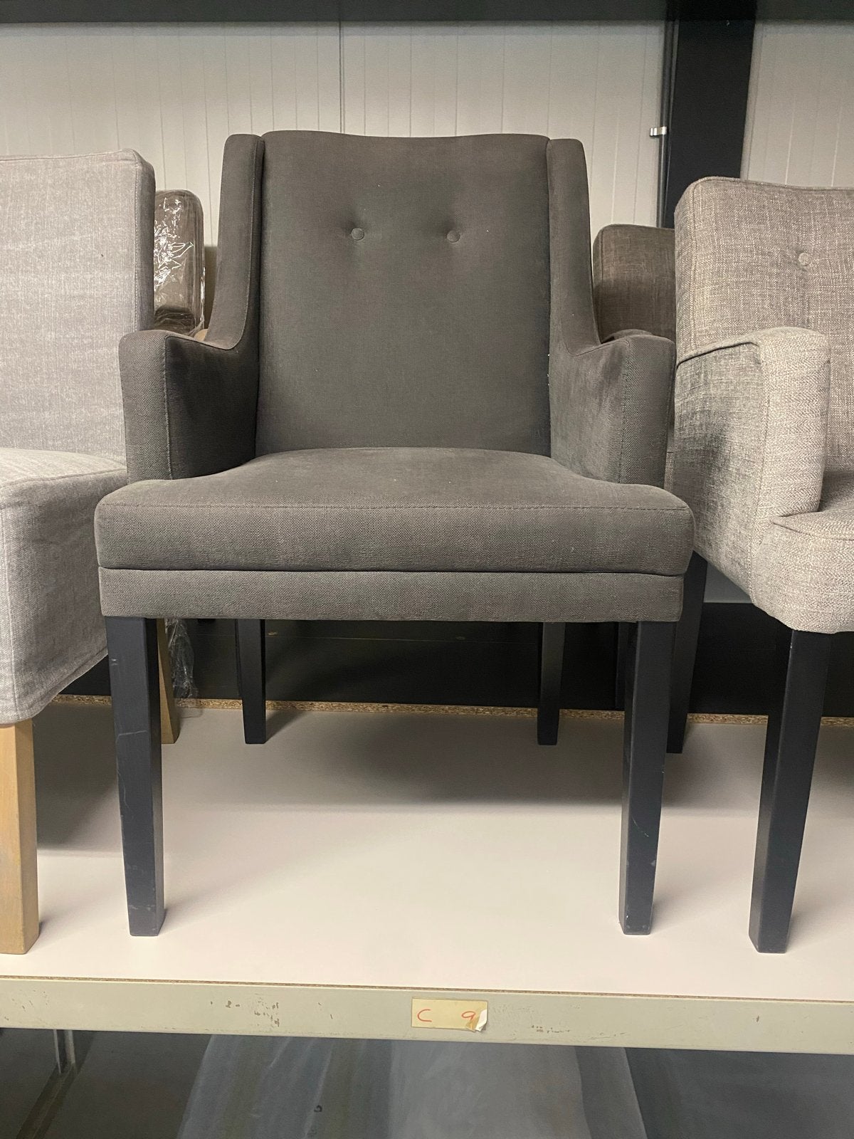 2x Eetkamerstoel Quinten Stof Shadow Dark Grey Zwarte Poot, Ophalen, Twee, Zo goed als nieuw, Stof