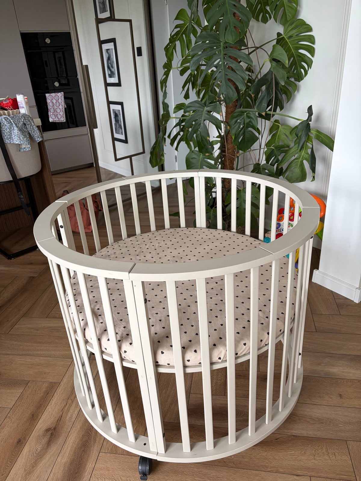 Europebaby box beige Rond met matras en hoeslakens, Kinderen en Baby's, Boxen, Ophalen, Zo goed als nieuw, Rond, In hoogte verstelbaar