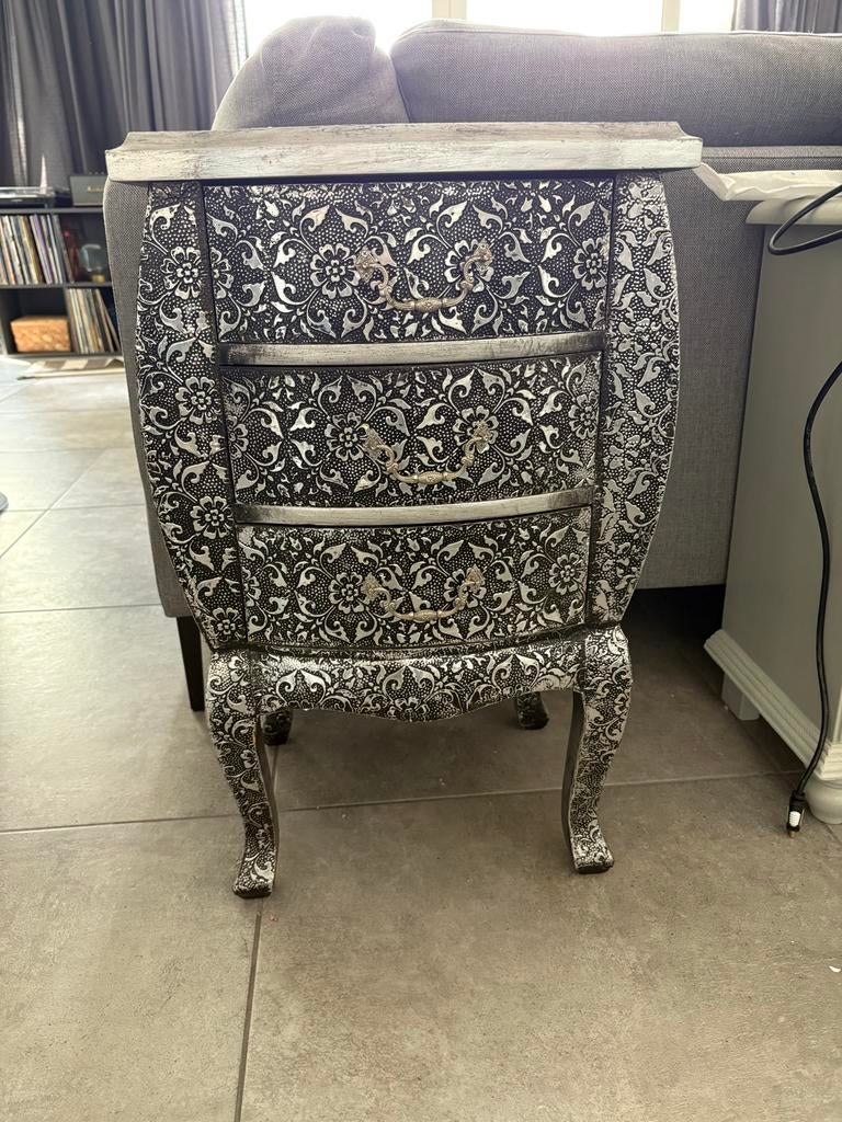 Leuk Zilver Bewerkt Kastje met Sierlijke Details, Ophalen, Gebruikt, 1 of 2 laden, 50 tot 100 cm