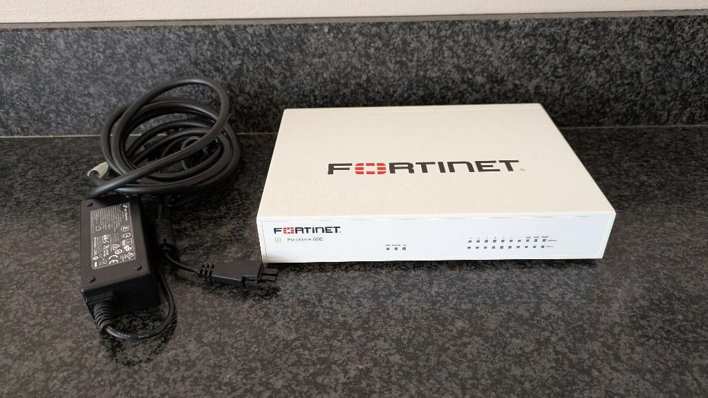 Fortinet fortigate 60e incl. voeding, Ophalen of Verzenden, Zo goed als nieuw, Router, Fortinet Fortigate