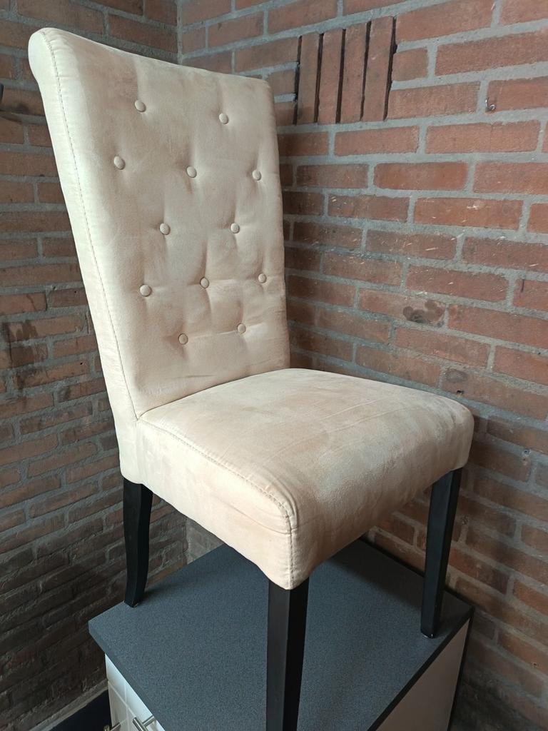 Lichte stoel met knopen (4Stoelen), Gebruikt, Overige kleuren, Ophalen of Verzenden, Vier