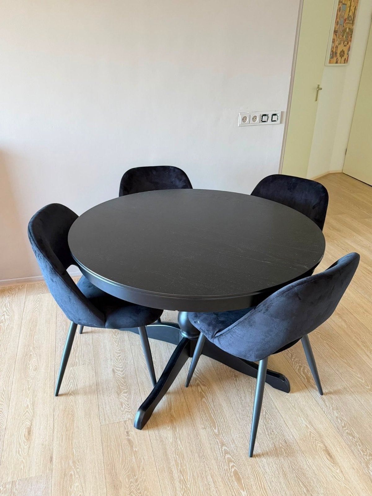 Uitschuifbare Ronde/Ovale Eettafel + 4 Zwarte Velvet Stoelen, Ophalen, Overige materialen, 100 tot 150 cm, Modern, Scandinavisch