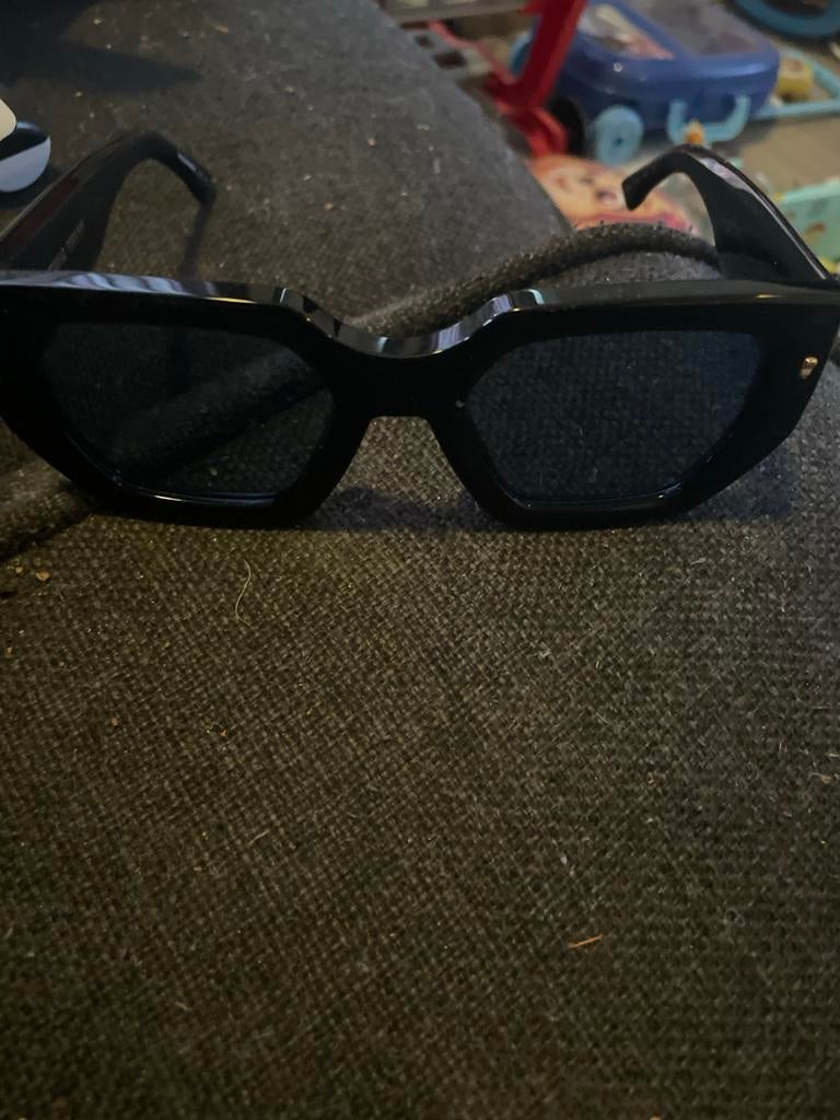 DSQUARED2 Zonnebril Zwart - Stijlvol en Zo goed als nieuw, Overige merken, Zonnebril, Zwart, Ophalen of Verzenden