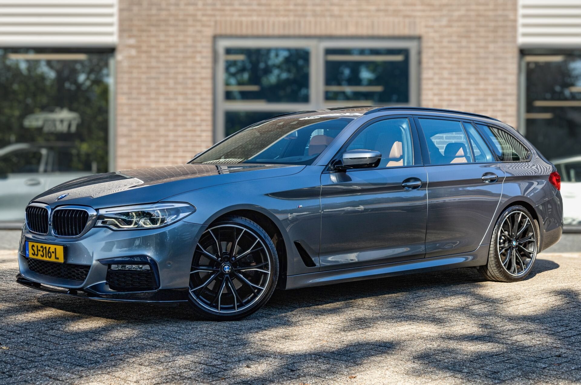 BMW 5 Serie 520i G31 Touring High Executive M Sport / Head-U, Auto's, Automaat, 1998 cc, Achterwielaandrijving, Gebruikt