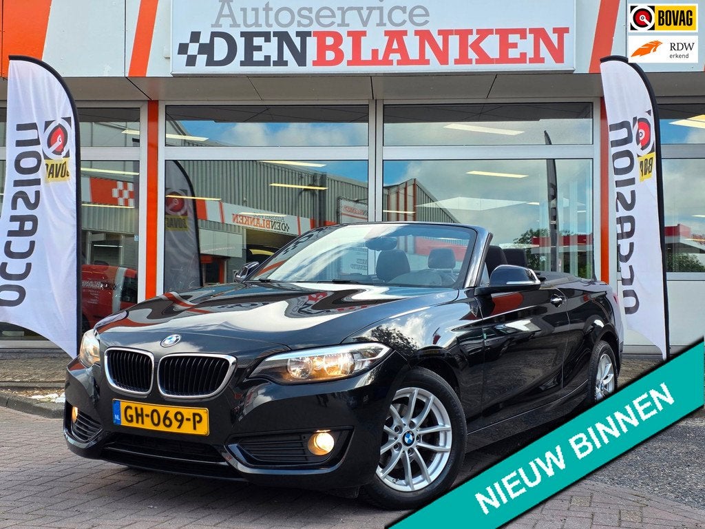 BMW 2-serie Cabrio 218i Automaat BJ.2015 / Navigatie / Clima, Auto's, BMW, Gebruikt, Cabriolet, 4 stoelen, Zwart