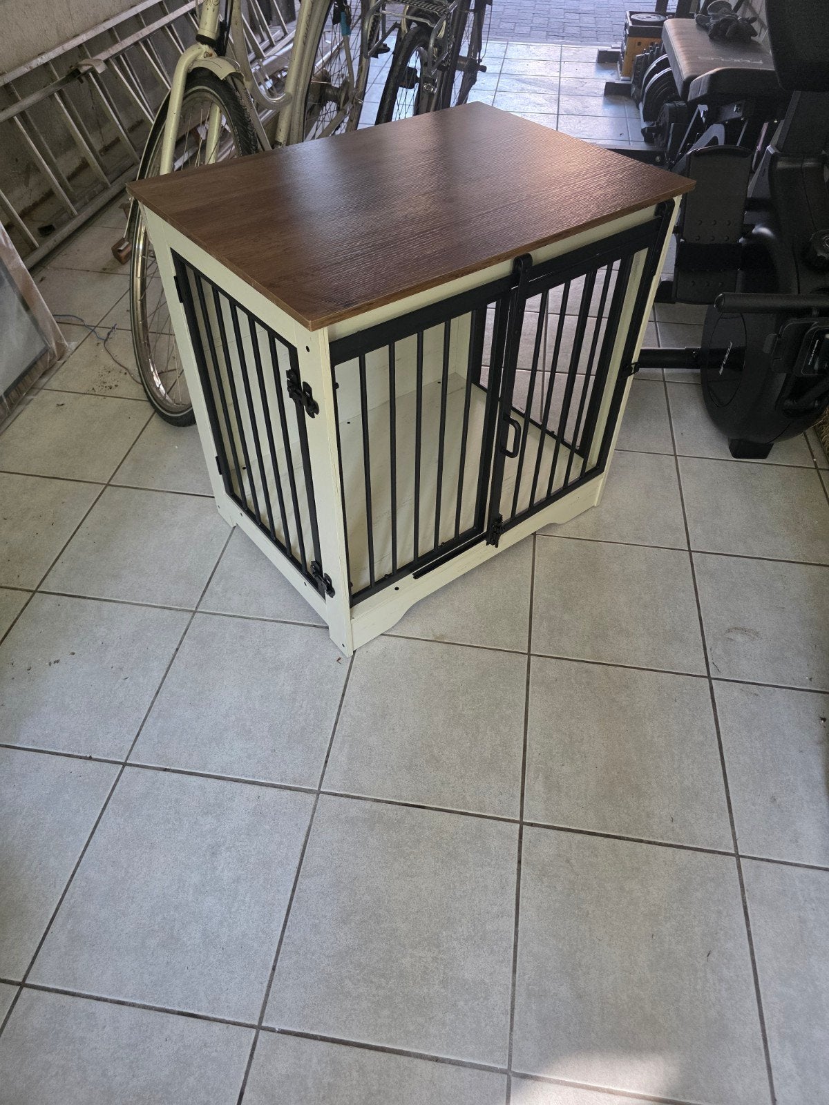 Houten hondenbench / kennel in meubelstijl – wit/bruin, Dieren en Toebehoren, Ophalen, Gebruikt