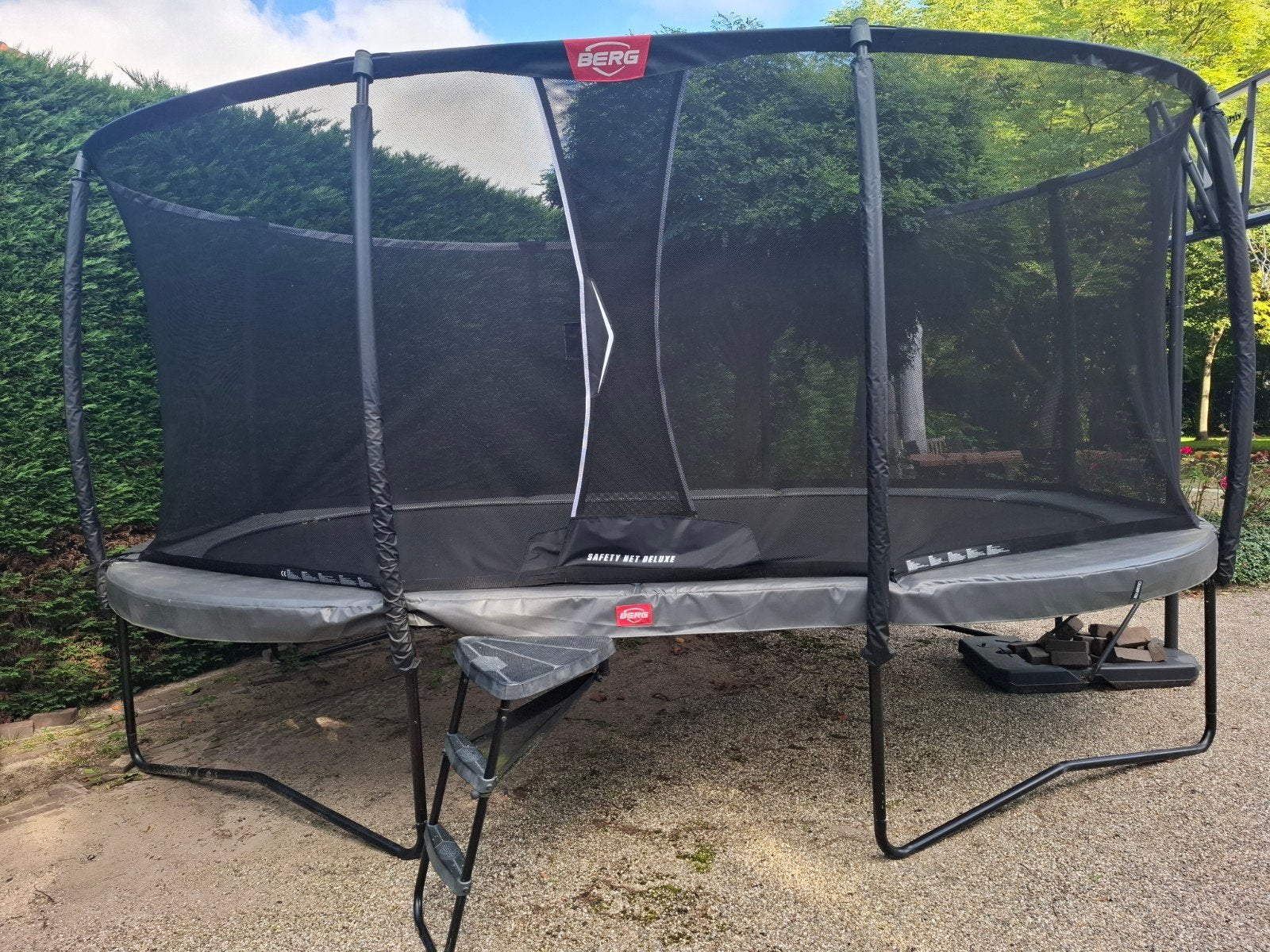 Berg trampoline 520 ovaal met nieuw safety net deluxe