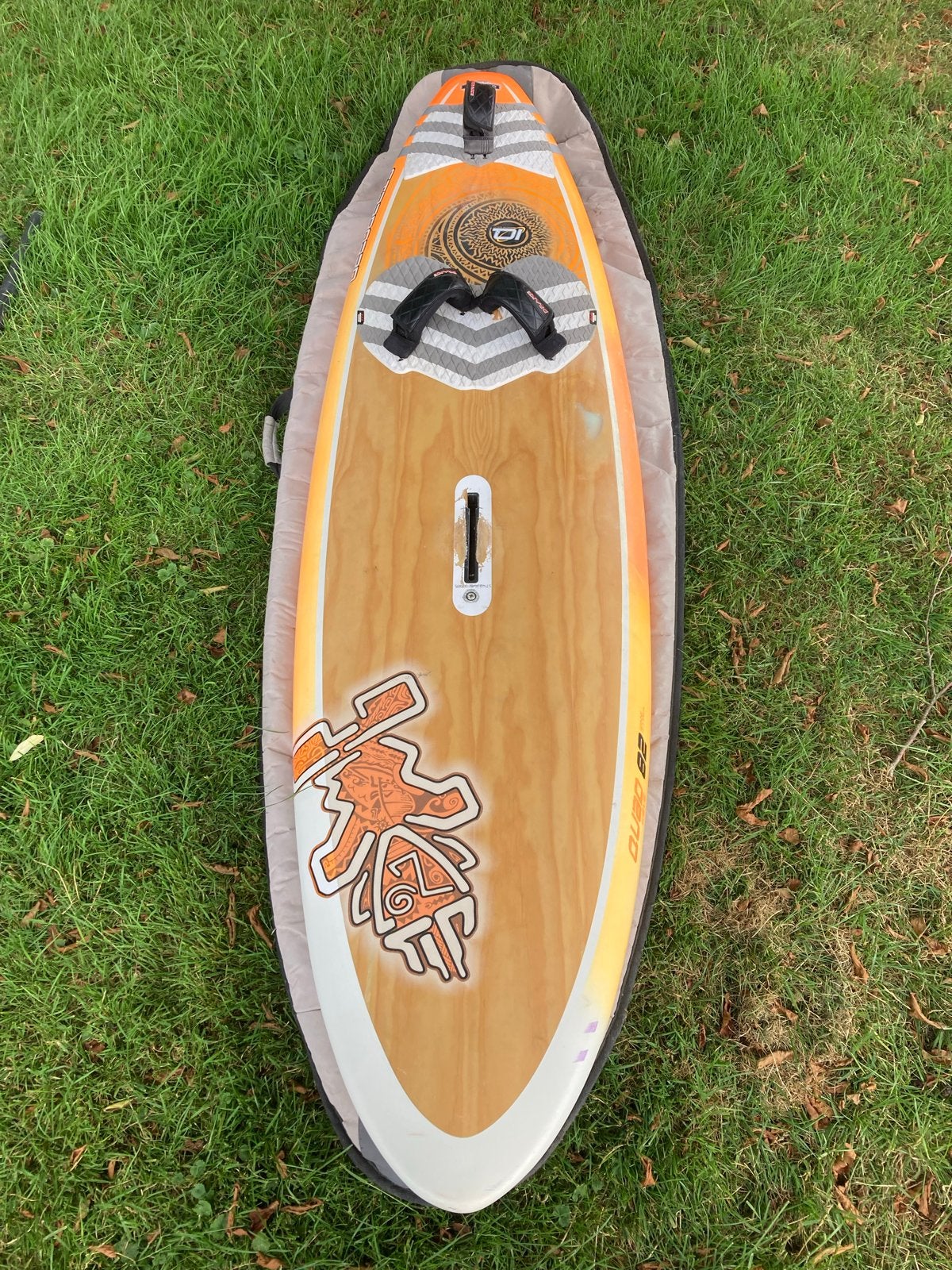 Foto 3 van Complete windsurfset Starboard Quad 82 L 3.9 Goya zeil