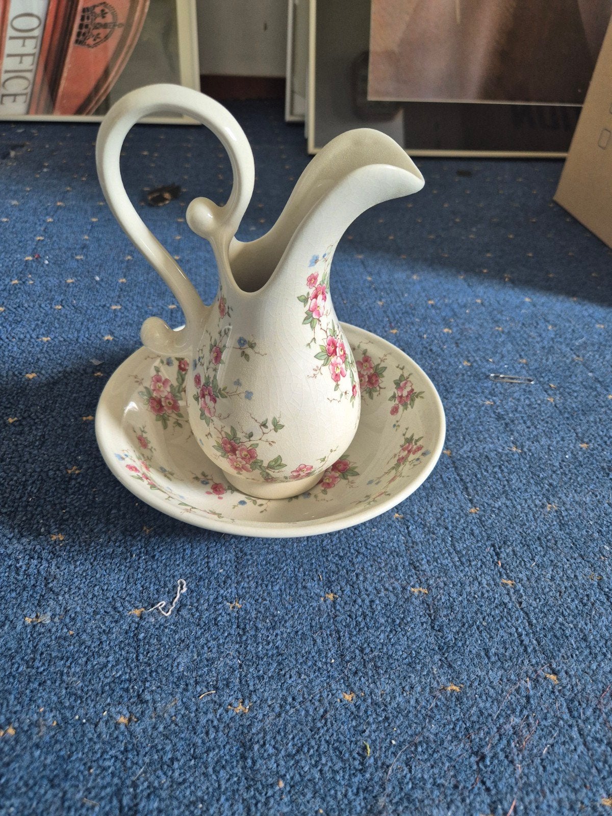 Vintage keramische kan en schaal met bloemmotief, Ophalen of Verzenden