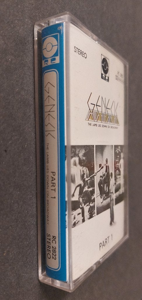 Genesis CASSETTE The Lamb Lies Down Singapore, Gebruikt, Verzenden, 1 bandje, Genesis
