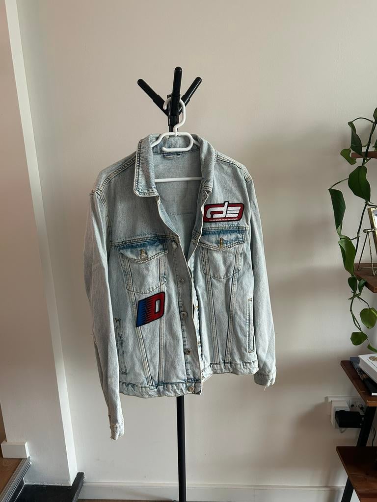 Oversized spijkerjasje met patches maat M Zara, Ophalen of Verzenden, Zo goed als nieuw, Maat 38/40 (M), Blauw