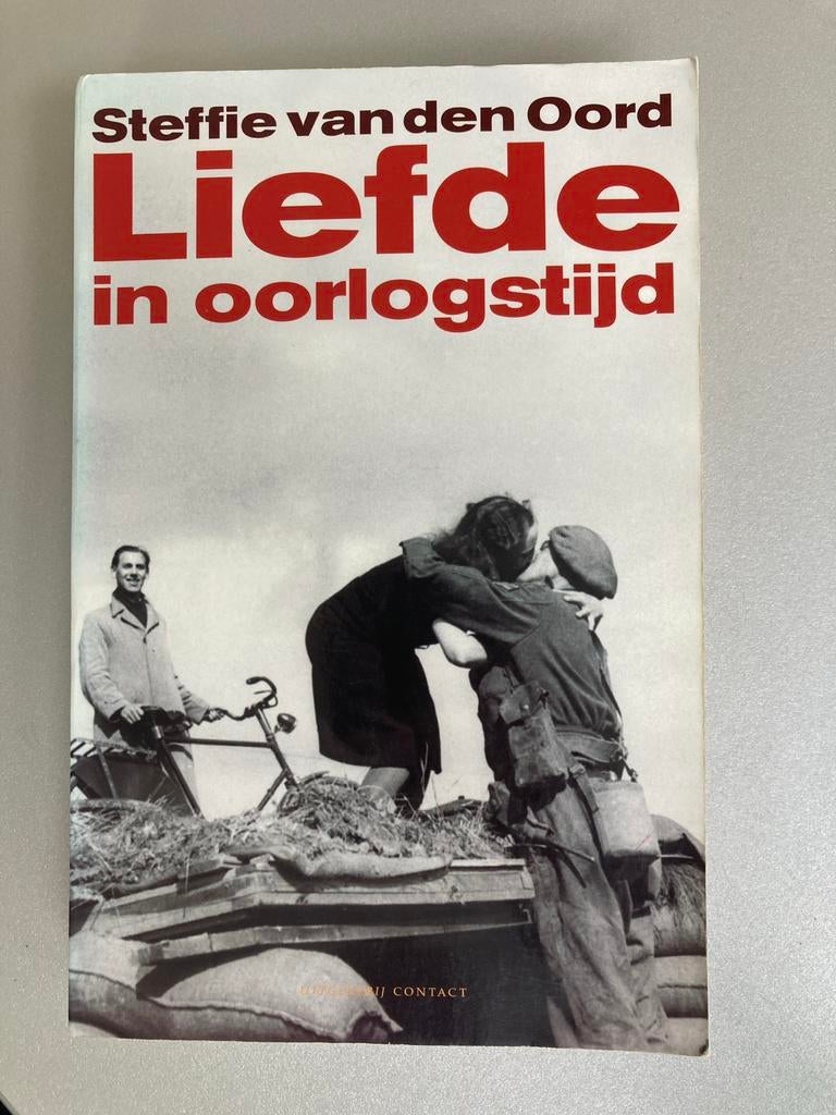 Liefde in oorlogstijd - Steffie van den Oord, Ophalen of Verzenden, Tweede Wereldoorlog, Gelezen, Algemeen